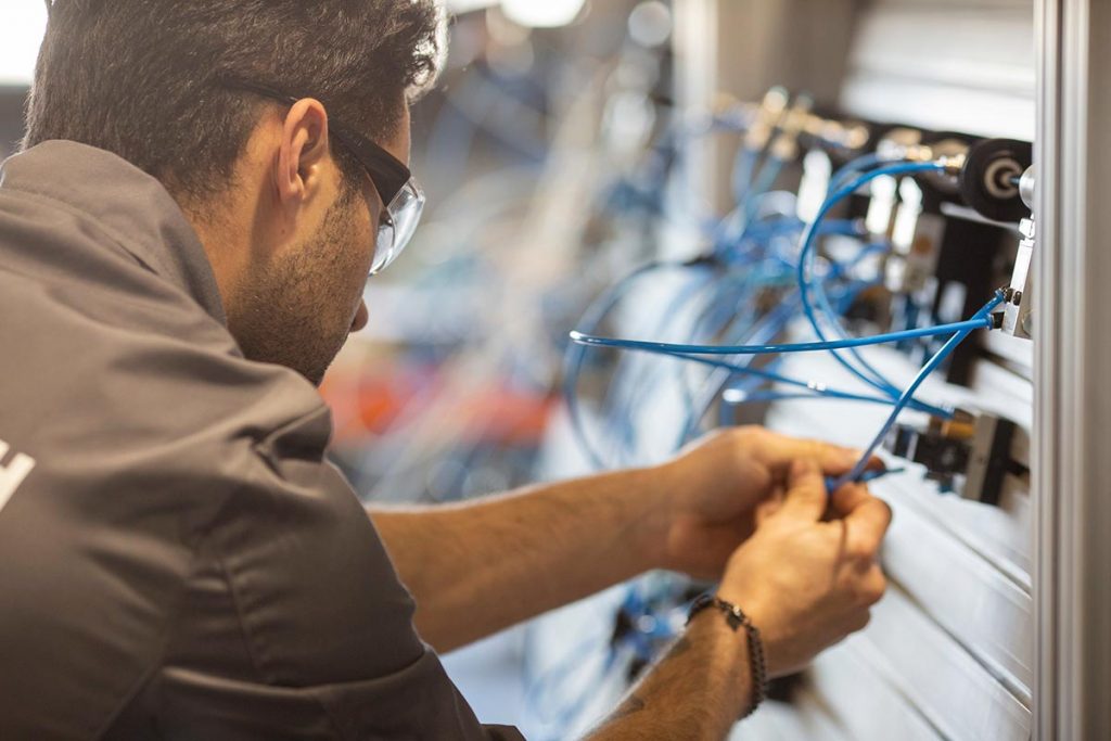 Pràctiques en pneumàtica dintre del mòdul de mecatrònica industrial Pràctiques en pneumàtica dintre del mòdul de mecatrònica industrial