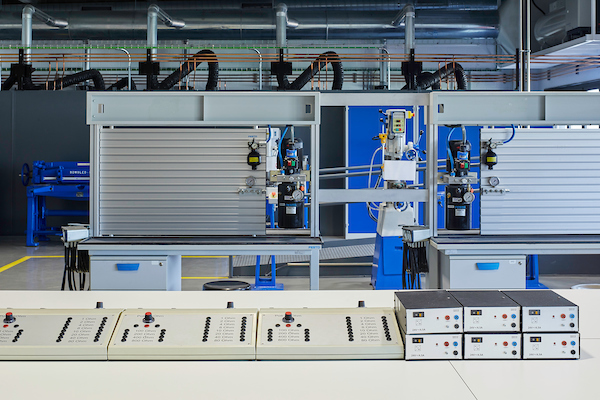 ¿Sabías que la electromecánica y la mecatrónica, aunque parezcan similares, tienen diferencias clave?